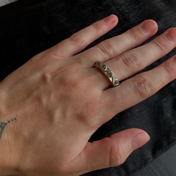 Silver ring - Picture 2 of 2